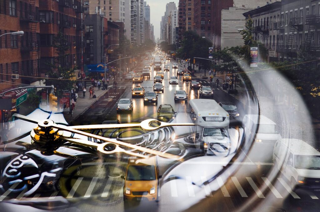 tempo é personalizado e intransferível: imagem com relógio, pessoas e carros em uma rua movimentada